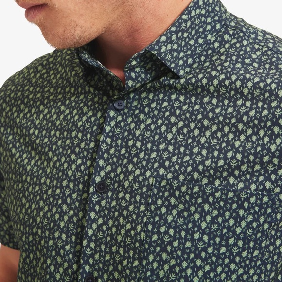 NWT! Mizzen+Main Leeward Short Sleeve Green Leaf Print Shirt Medium Trim - Picture 2 of 7